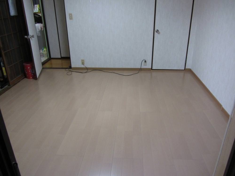 フロアの歪み対策で張替え　H様