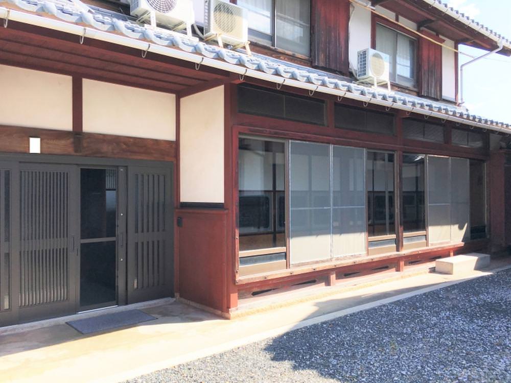 縁側の木製建具からアルミサッシへグレードアップ！！