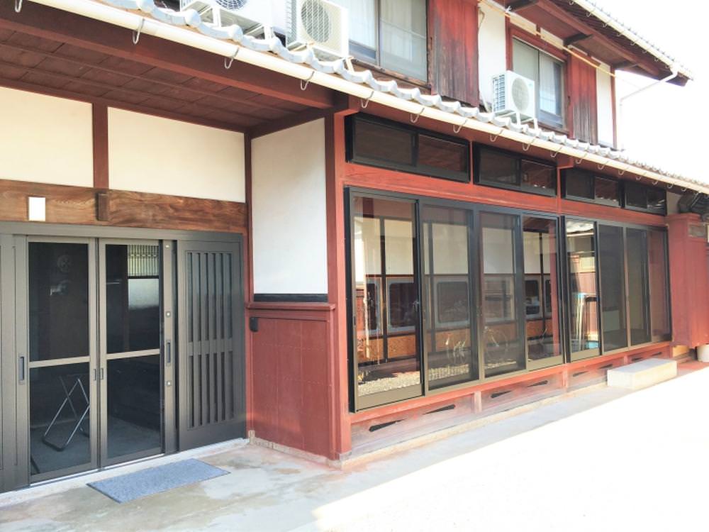 縁側の木製建具からアルミサッシへグレードアップ！！