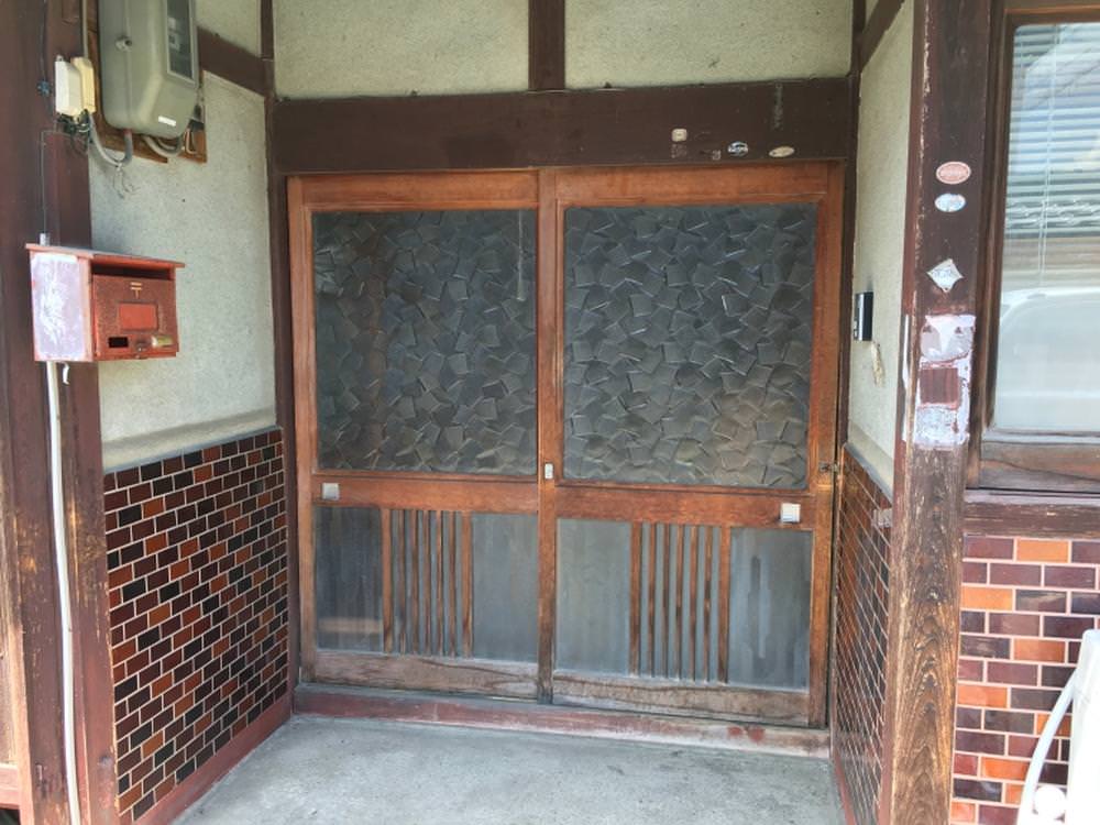 古く外鍵が無い玄関引戸をリフォーム！！