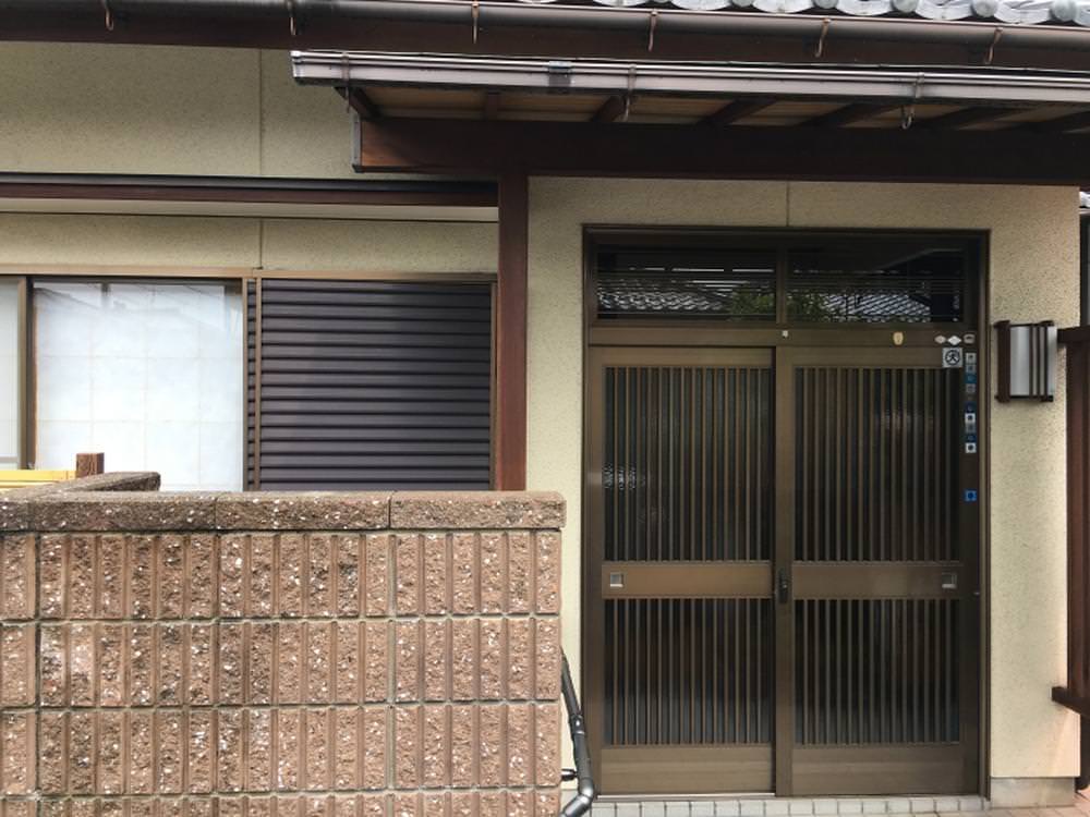 玄関・勝手口に網戸を☆