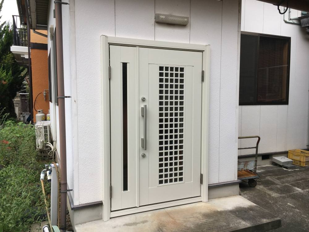 玄関網戸の新調が！