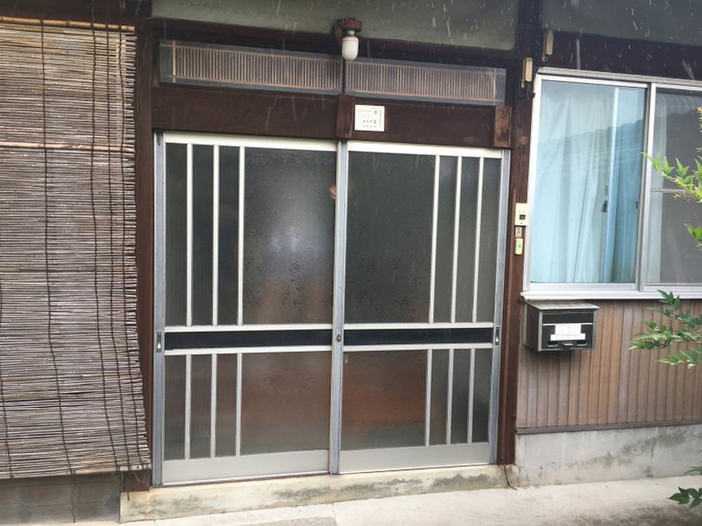 防犯のため玄関交替！