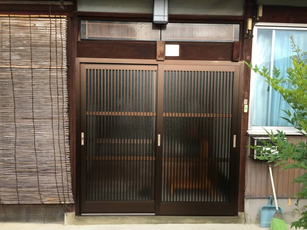 防犯のため玄関交替！