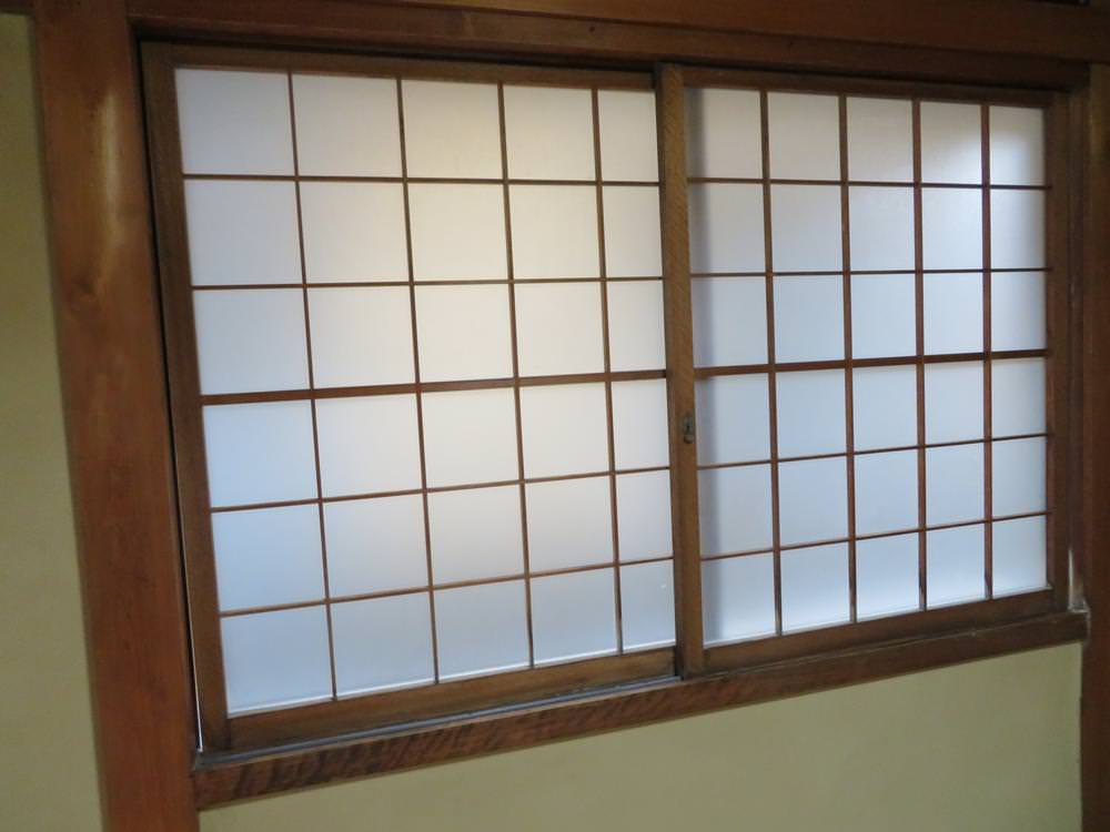 木製の窓から、アルミサッシの窓へ