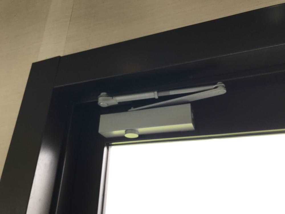 ドアクローザー取替(^^）