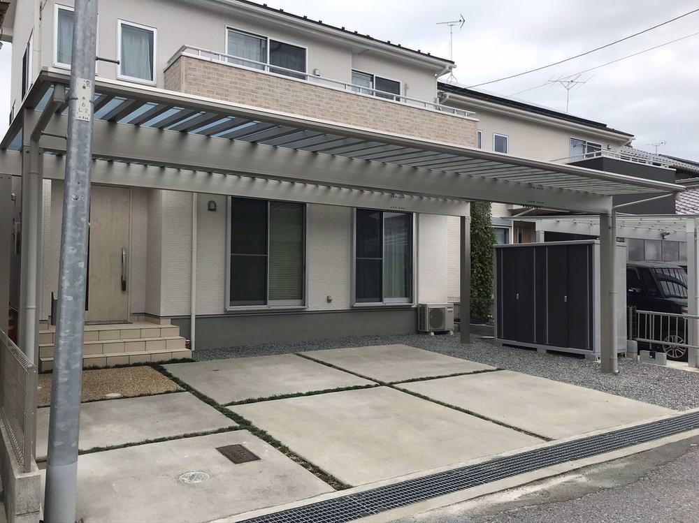 新築した家に3台用カーポート設置