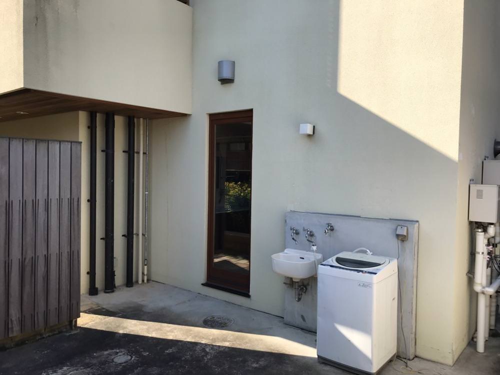 テラス屋根に物置設置！