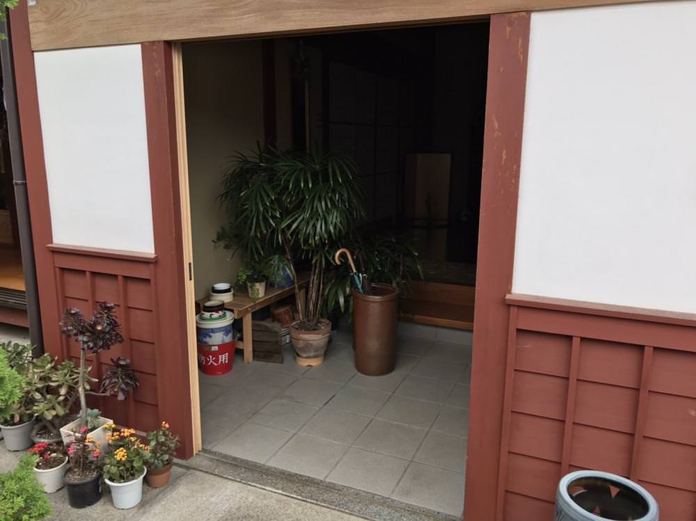玄関網戸の設置！