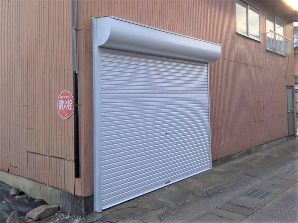 倉庫のシャッター取付工事！