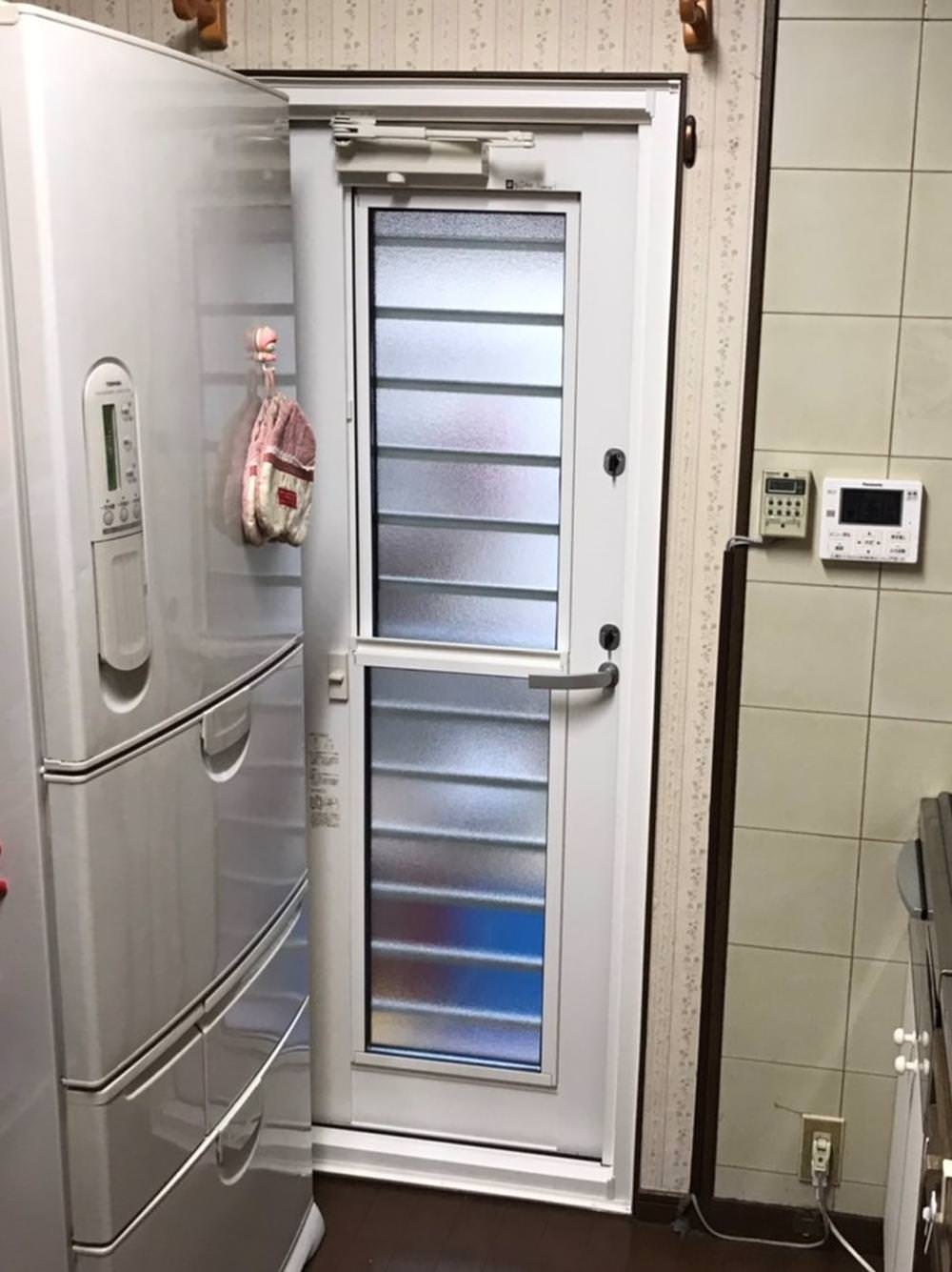 ドアリモのカバー工法で勝手口ドア交換✨