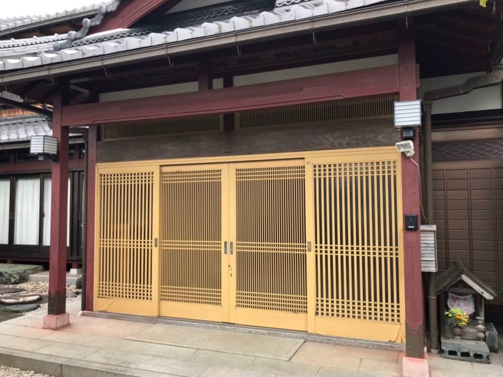 洗練されたブラックが存在感抜群！素敵な玄関に✨