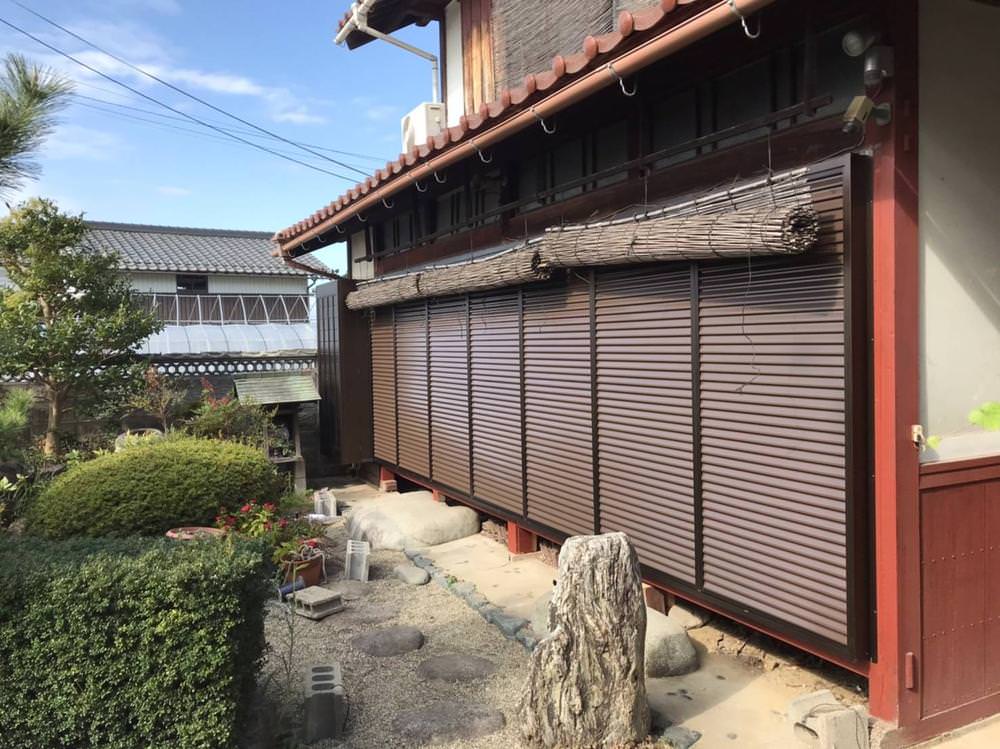 木製雨戸を新しい雨戸に交換‼