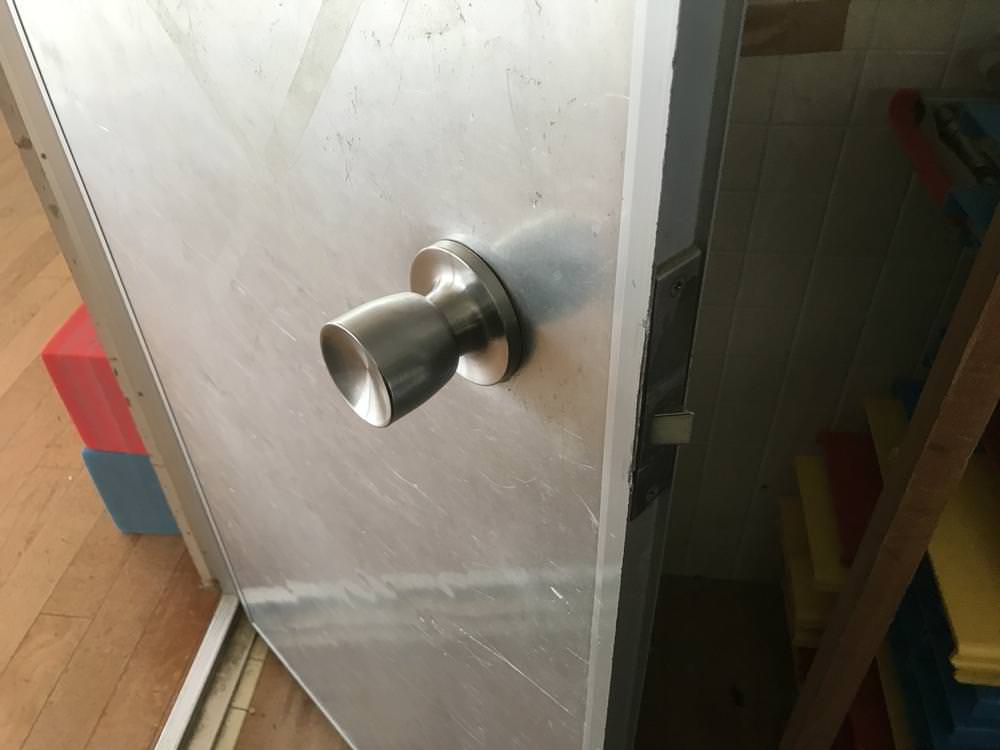 外れてしまったノブの修理