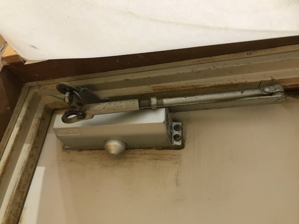 ドア上部部品の取替