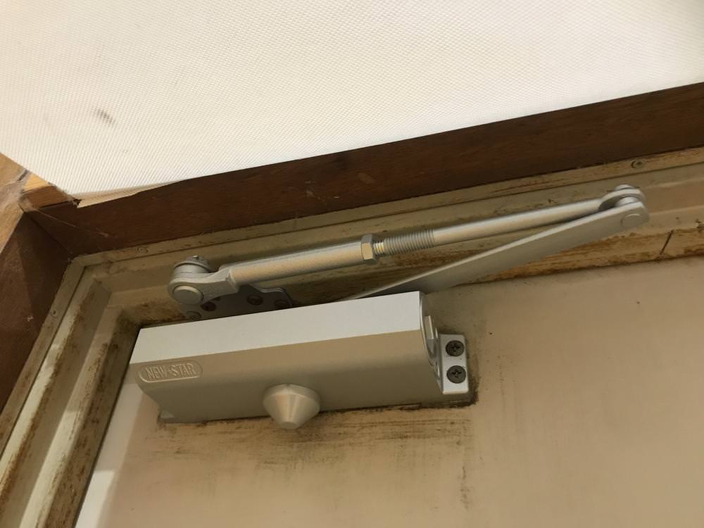ドア上部部品の取替