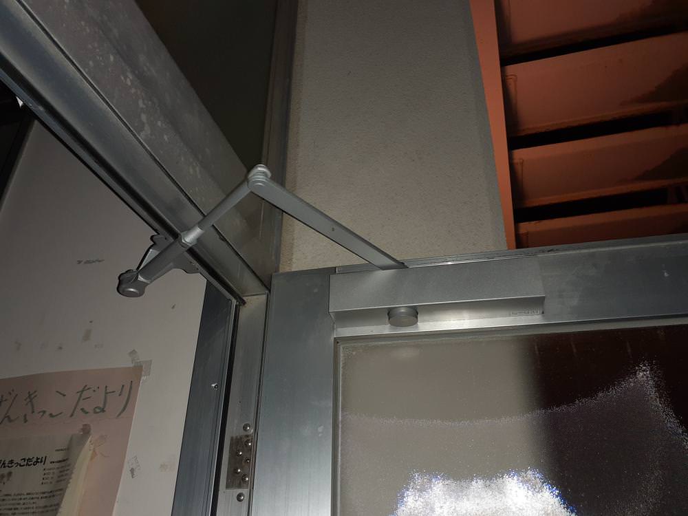 ドアクローザー取り替え