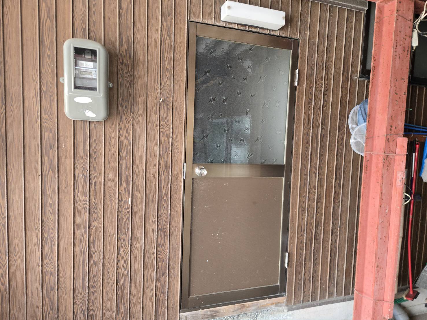 勝手口ドアの交換で風通しがよいキッチンへ【長浜市】